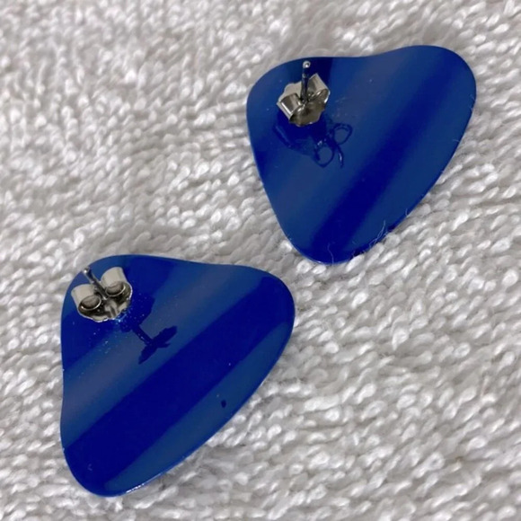 Vintage Blue Painted Metal Rippled Triangle Pierced Earrings Costume Jewelry - Picture 4 of 7